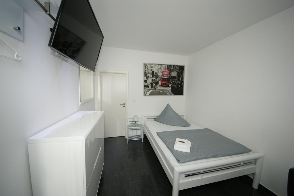 Hotel Am Rosenplatz,24 Stunden Check In, Kostenfreie Parkplaetze Brechtorf Pokoj fotografie